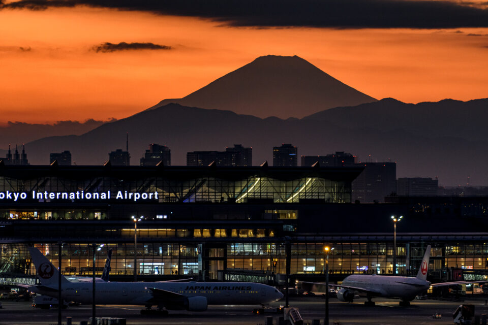 羽田空港と富士山