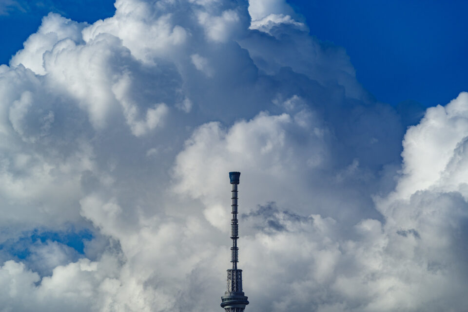 ゲイン塔と積乱雲