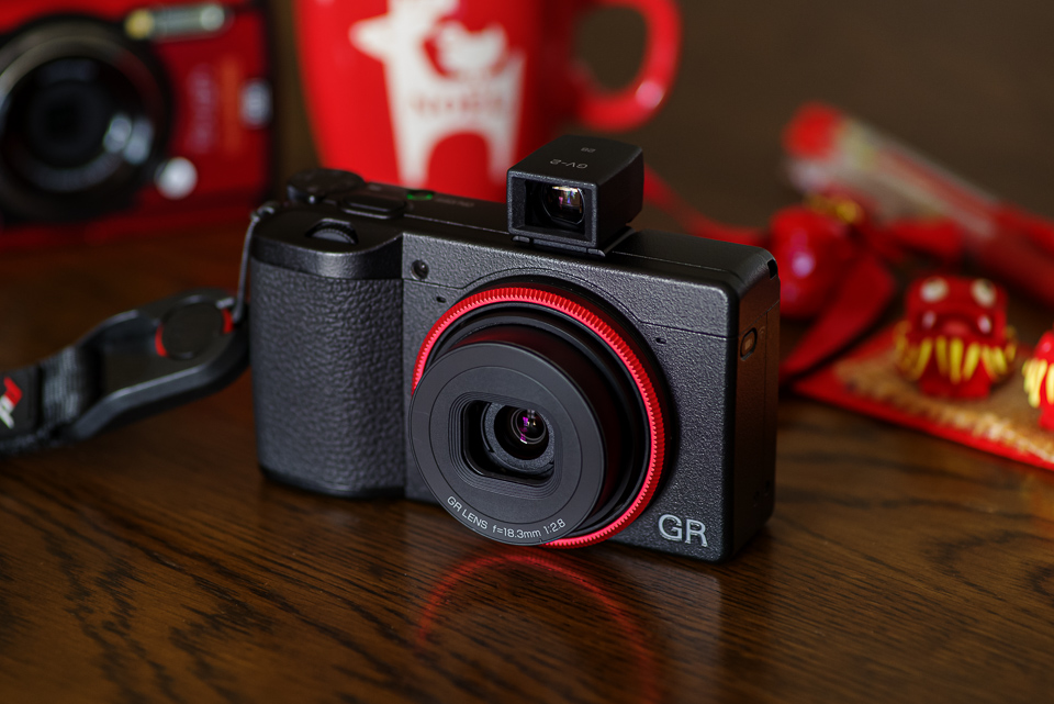 RICOH GR3に赤いリングキャップを付けてドレスアップする – 酔人日月抄外伝