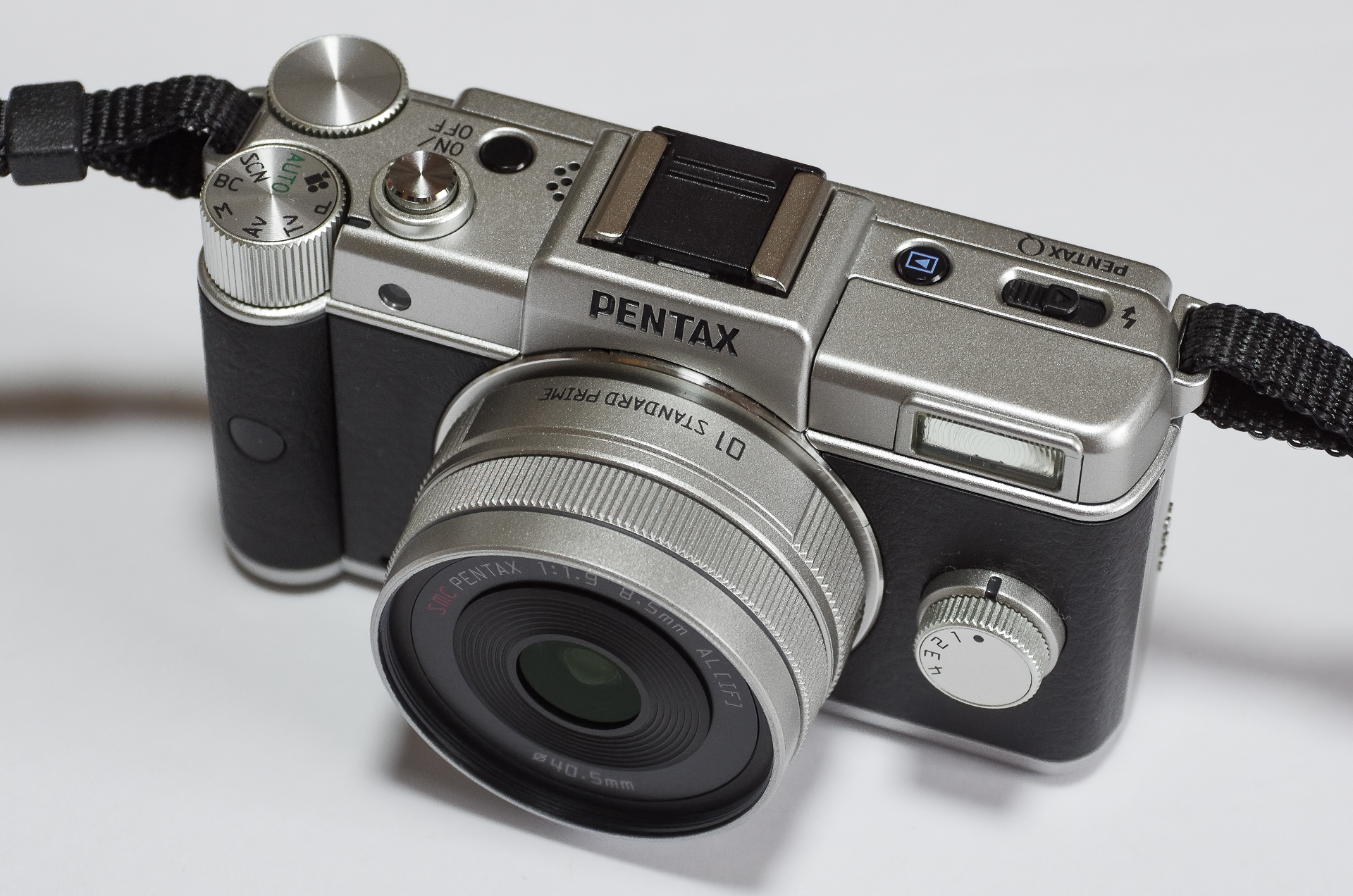 PENTAX Q Limited Silver ＋ White レンズ多数-