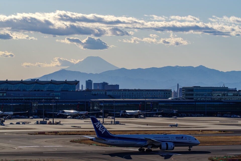 羽田空港第一ターミナルから見る富士山