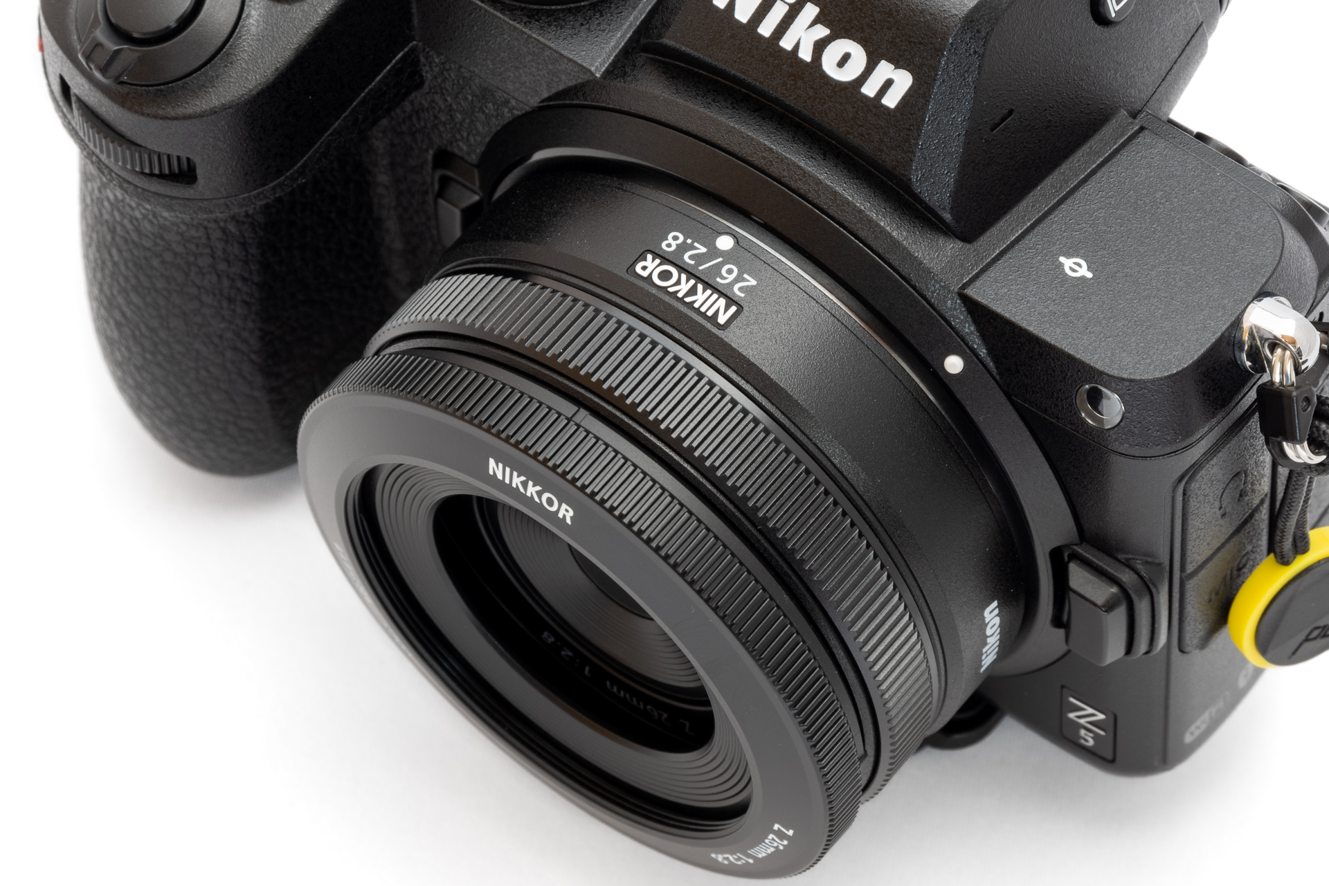 Nikon Z5 + Nikon 40mm F2 美品スマホ/家電/カメラ
