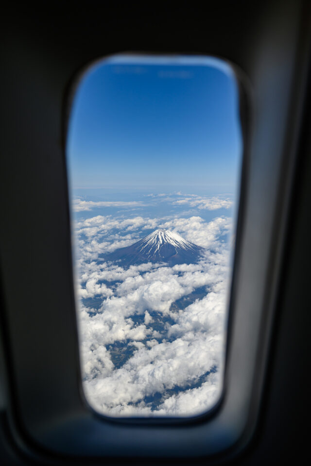 R1ドアの窓から富士山