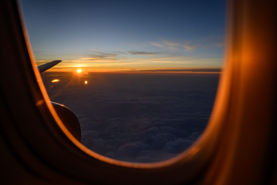 機窓から眺める日没