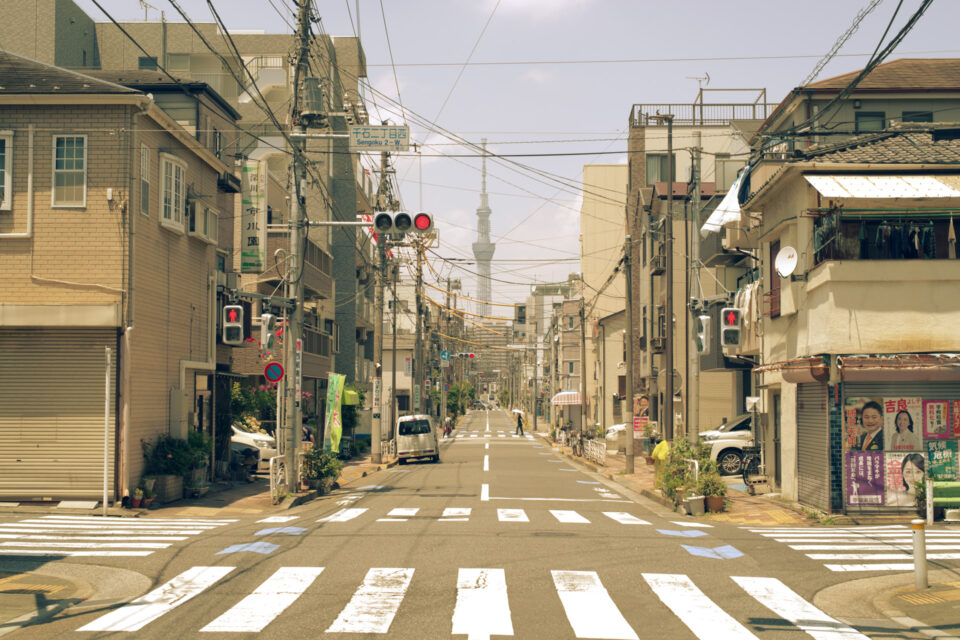 東京スカイツリーが見える下町（CI:Gold）