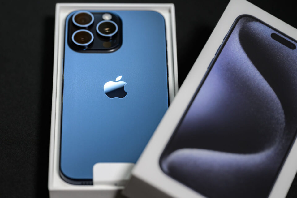 iPhone 15 Pro Max / Blue Titanium / 512GB
