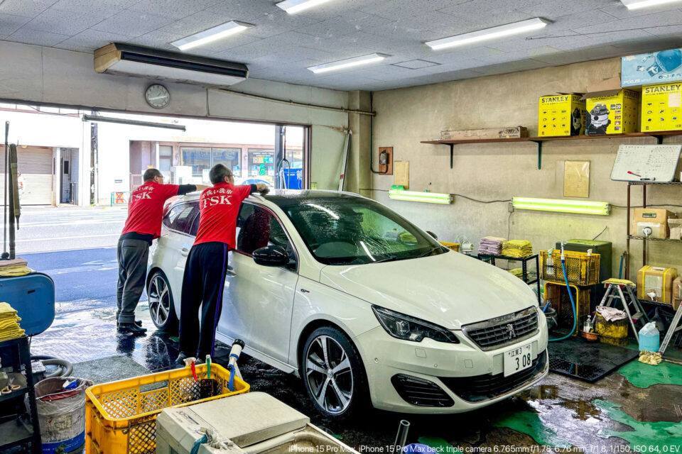 PEUGEOT 308を手洗い洗車