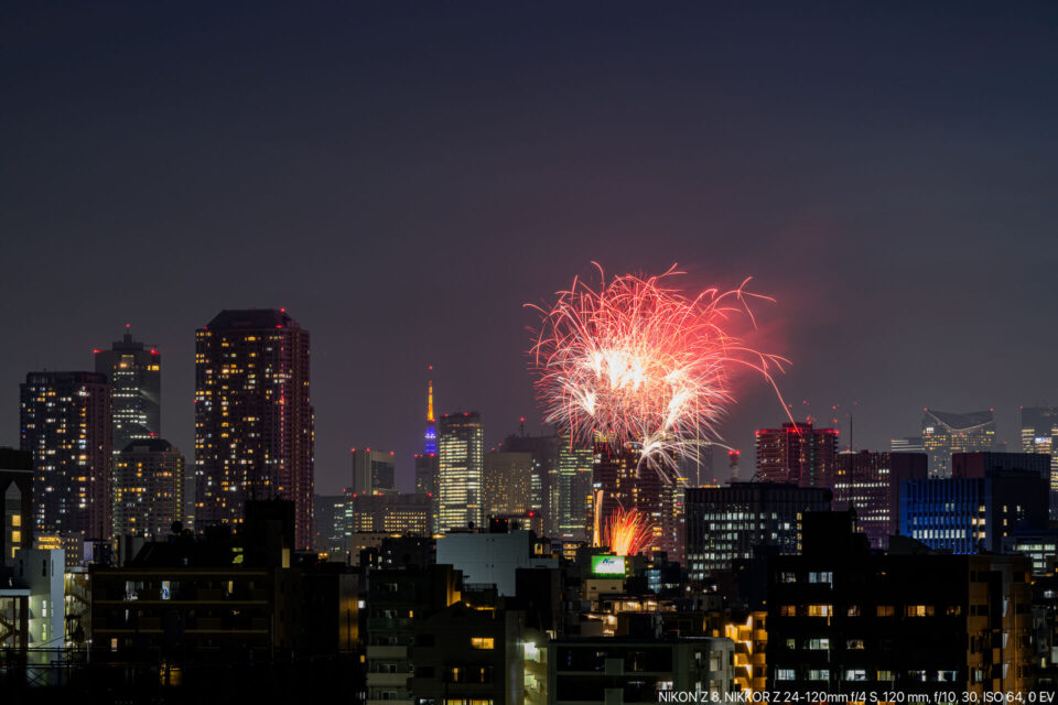 都心に上がる花火