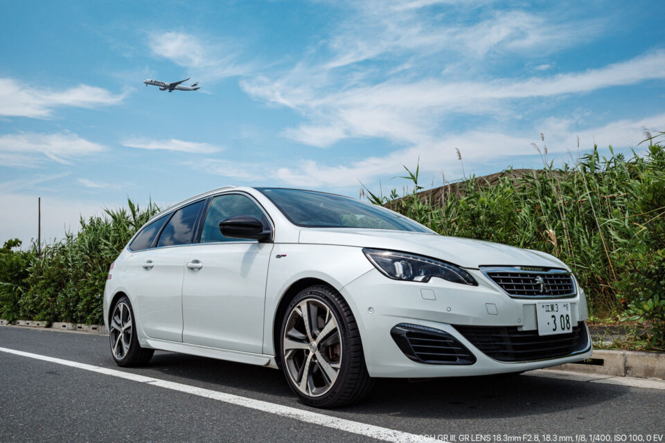 FINNAIRのA350とPEUGEOT 308SW