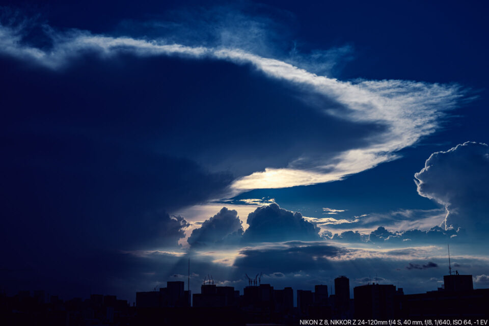 東京上空に積乱雲