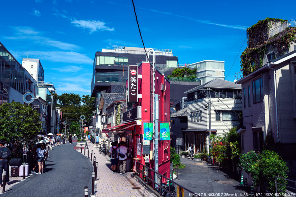 原宿の裏路地のたこ焼き屋