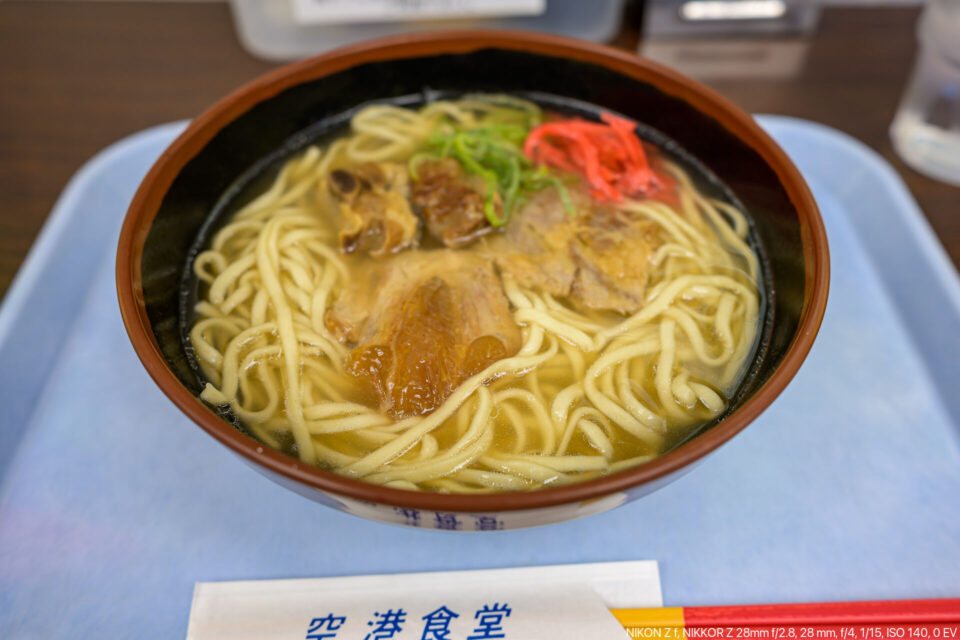 空港食堂のソーキそば