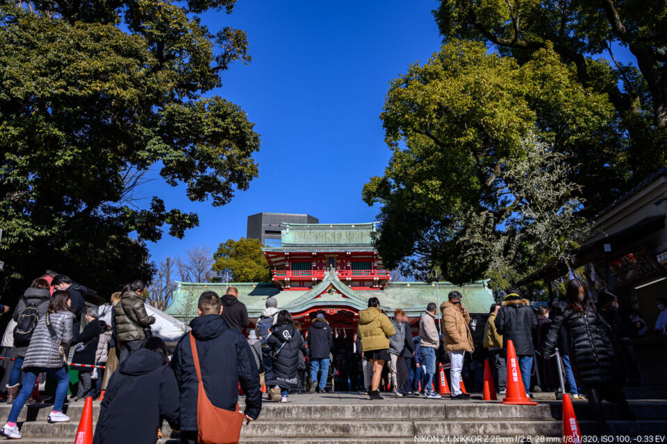 初詣客で混雑する深川八幡