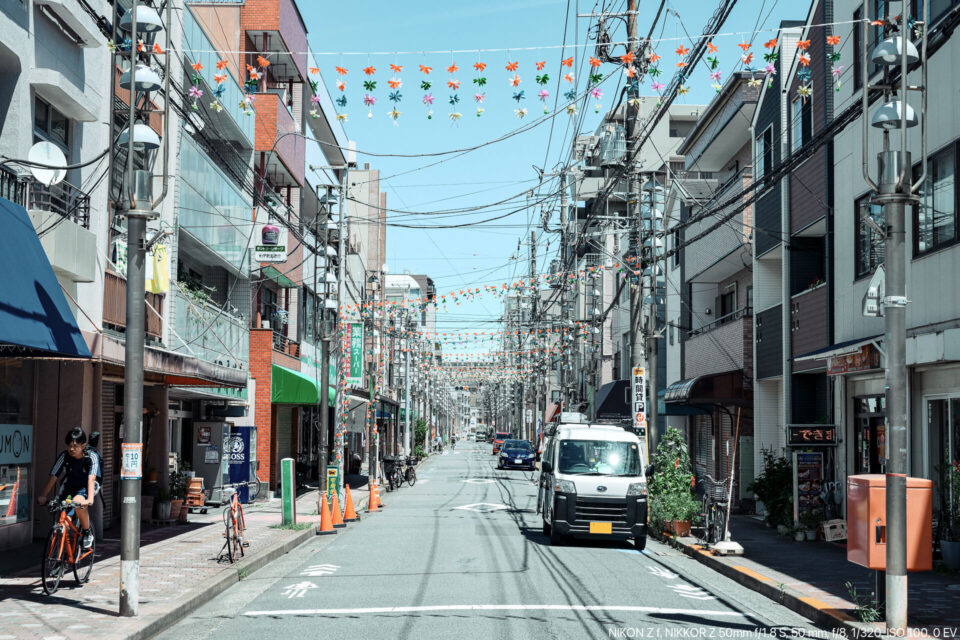 無人の商店街