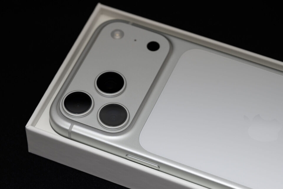 iPhone 17 Pro Max のカメラバンプ周辺