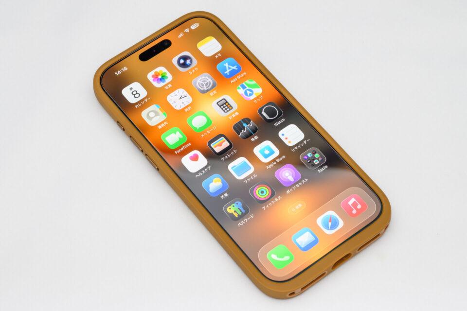 ピークデザイン製Everydayケースを装着したuPhone 17 Pro Max 表
