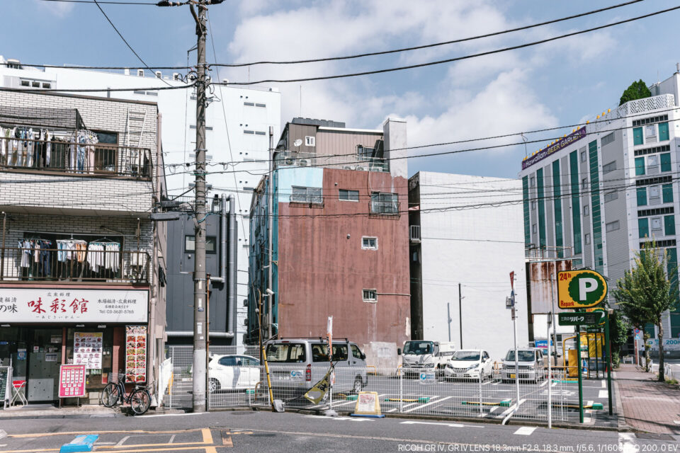 錦糸町の裏街角と空