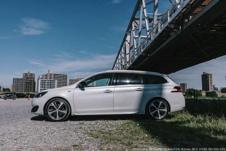 9年目の車検を受けるPEUGEOT 308SW GT